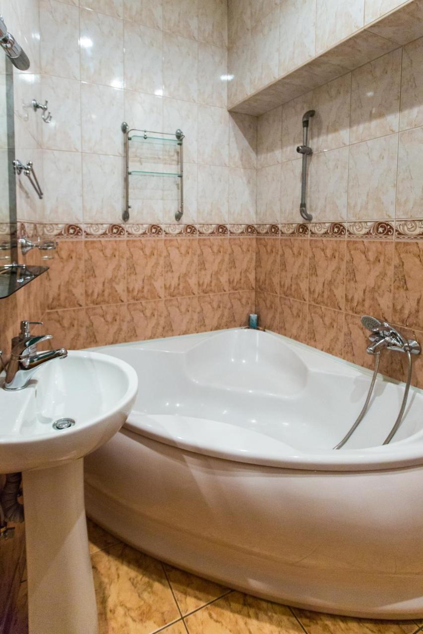 Apartment In The City Centre Львів Екстер'єр фото