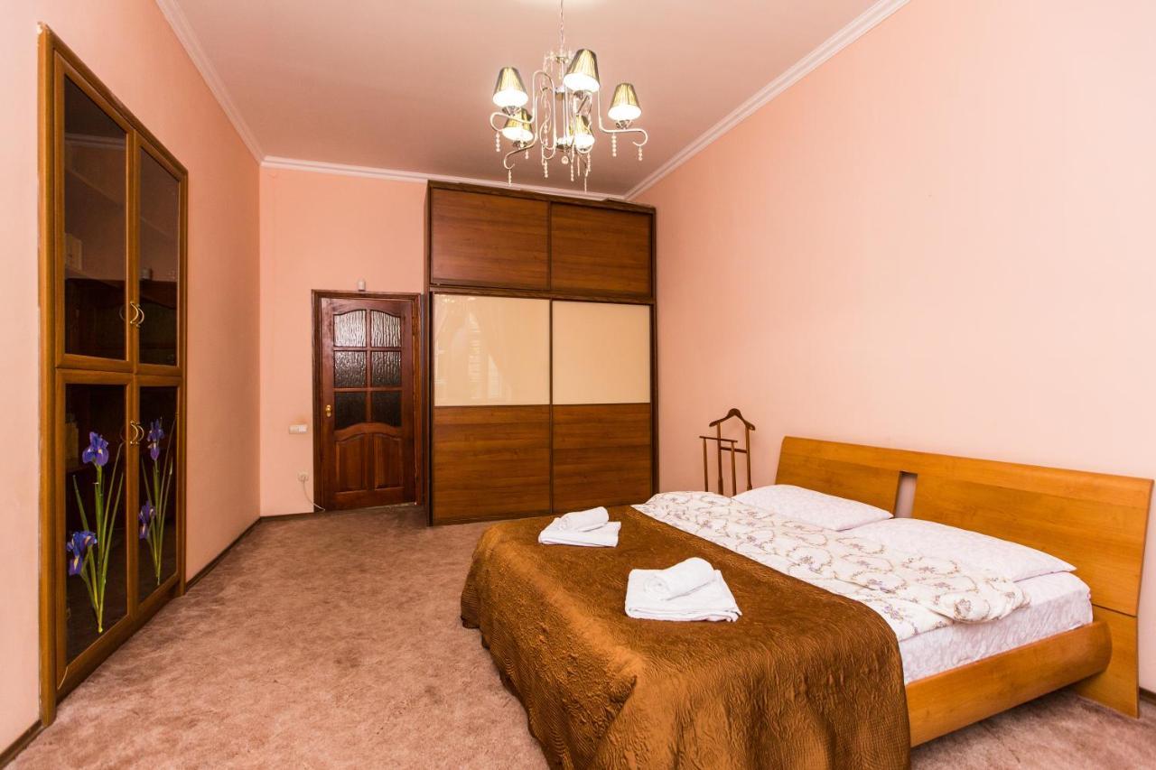 Apartment In The City Centre Львів Екстер'єр фото