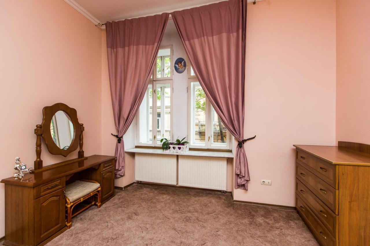 Apartment In The City Centre Львів Екстер'єр фото
